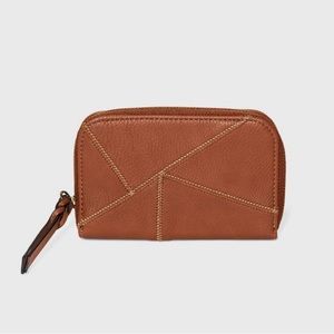 UNIVERSAL Thread Small Zip Wallet